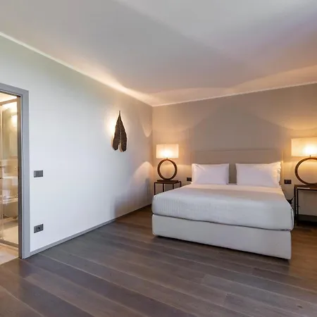 Palazzo Massaini - Le Scuderie * 皮恩扎