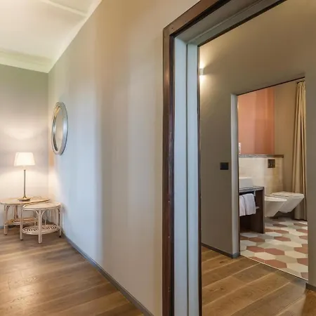 Palazzo Massaini - Le Scuderie * 皮恩扎